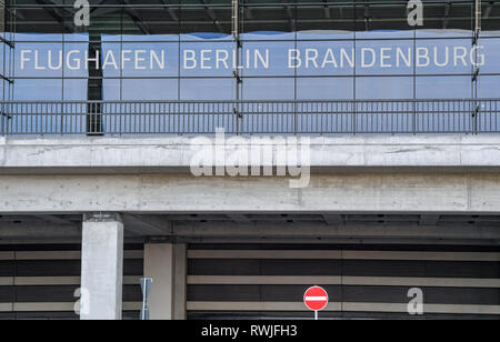 06 März 2019, Brandenburg, Schönefeld: das Terminal der Hauptstadt Airport Berlin Brandenburg Willy Brandt (BER). Eine Sitzung des Aufsichtsrats der Flughafen Berlin Brandenburg GmbH findet statt am 08.03.2019. Foto: Patrick Pleul/dpa-Zentralbild/dpa Stockfoto