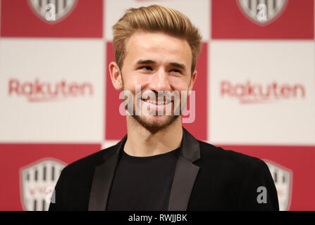 Tokio, Japan. 7 Mär, 2019. Spanischer Fußballspieler Sergi Samper spricht als Samper wird melden Sie Japanische e-commerce Giant's Rakuten Fußballmannschaft Vissel Kobe in Tokio am Donnerstag, 7. März 2019. Der ehemalige Mittelfeldspieler des FC Barcelona Samper wird auch in Japan professional Football League J-League spielen. Credit: Yoshio Tsunoda/LBA/Alamy leben Nachrichten Stockfoto