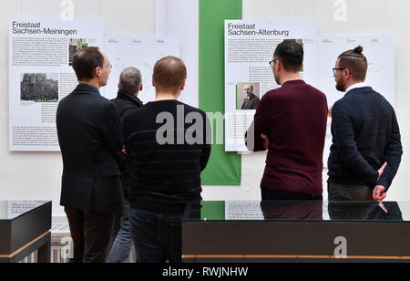 Weimar, Deutschland. 07 Mär, 2019. Die Ausstellung "Thüringen 1919: Zwischen Revolution und Gründung des Staates' kann in der Kunsthalle Harry Graf Kessler gesehen werden. Nach dem Reich Rat hatte das Gesetz über die Bildung in Thüringen am 20. April 1920 bestanden, und der Nationalversammlung am 30. April 1920, von Thüringen wurde am 1. Mai 1920 gegründet, als die einzige neue Grundlage der Weimarer Republik. Die Ausstellung gibt einen Einblick in diese Prozesse. Es kann von 09. März bis 05. Mai gesehen werden. Foto: Martin Schutt/dpa-Zentralbild/dpa/Alamy leben Nachrichten Stockfoto