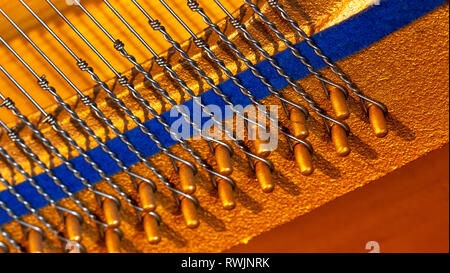 Klavier Streicher inneren Leben innere Funktion klassische Musik, closeup Hintergrund Stockfoto