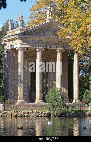 Rom, Italien, 27. Oktober 2009: Tempel der Aesculapius in Park der Gärten der Villa Borghese in Rom, Italien. Stockfoto