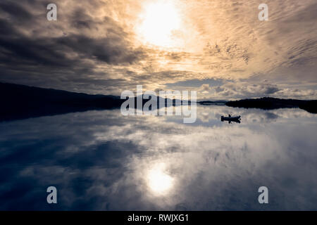 Früh morgens am westlichen Ufer des Loch Lomond in Schottland Stockfoto