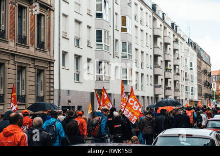 Straßburg, Frankreich - May 12, 2017: Politische März der Franzosen auf Straßburg Straßen während der Protest gegen die Reform des Arbeitsmarkts von Emmanuel Längestrich Regierung vorgeschlagen, Stockfoto