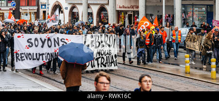 Straßburg, Frankreich - 12.September 2017: Französisch allgemein Tag des Protestes gegen die Reform des Arbeitsmarkts von Emmanuel Längestrich Regierung vorgeschlagen, mit Tausenden von Menschen marschieren Stockfoto