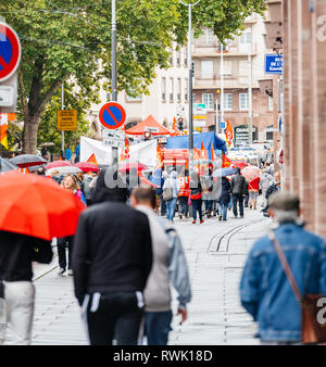Straßburg, Frankreich - 12.September 2017: Square Bild der politischen März während eines Französischen landesweiten Tag des Protestes gegen die Reform des Arbeitsmarkts von Emmanuel Längestrich Regierung vorgeschlagen, Stockfoto
