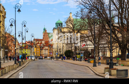 Warschau/Polen - 27. Februar 2019: Einer der wichtigsten Boulevard und historische Gebäude in der Altstadt. Stockfoto