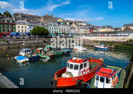 Fischerboote im Hafen; Cobh, County Cork, Irland Stockfoto