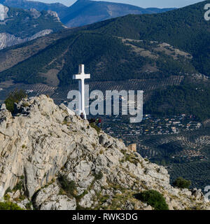 Kreuz im Santa Catalina Burg mit Blick auf Stadt, Jaen Jaen, Andalusien, Spanien Stockfoto