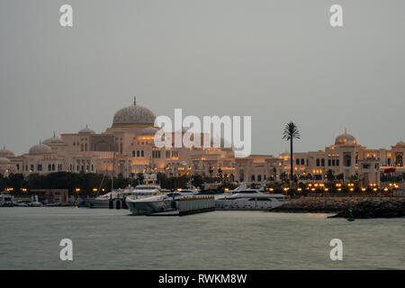 Abendlicher Blick von Presidential Palace Abu Dhabi, VAE Stockfoto