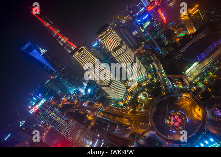 Skyline von Pudong in Shanghai Tower, Shanghai World Financial Center und der IFC in der Nacht, Hohe Betrachtungswinkel, Shanghai, China Stockfoto