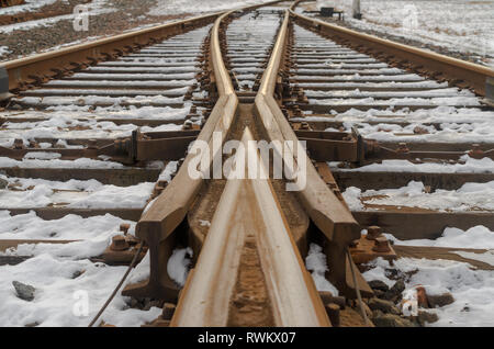 Der Schnittpunkt von Bahnstrecken in Form von Pfeilen Stockfoto