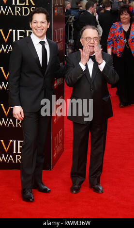 Apr 12, 2015 - London, England, UK-Olivier Awards 2015, das Royal Opera House, Covent Garden - Roter Teppich Ankünfte Foto zeigt: die Gäste Stockfoto