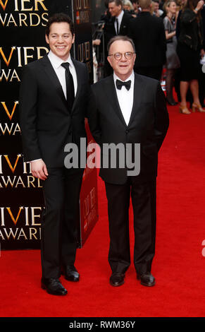 Apr 12, 2015 - London, England, UK-Olivier Awards 2015, das Royal Opera House, Covent Garden - Roter Teppich Ankünfte Foto zeigt: die Gäste Stockfoto