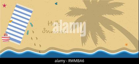Hallo Sommer horizontale Banner mit Platz kopieren. Blick von oben auf die Exotischen leeren Strand mit schäumenden Wellen. Mat, Tasche, Hausschuhe und Fuß Druckt auf Sand. Palm Stock Vektor