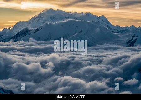 Luftbild des Saint Elias Mountains im Kluane National Park und Finden. Dies ist der Mount Logan, der größte Berg in Kanada Stockfoto