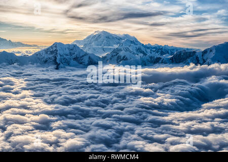 Luftbild des Saint Elias Mountains im Kluane National Park und Finden. Dies ist der Mount Logan, der größte Berg in Kanada Stockfoto