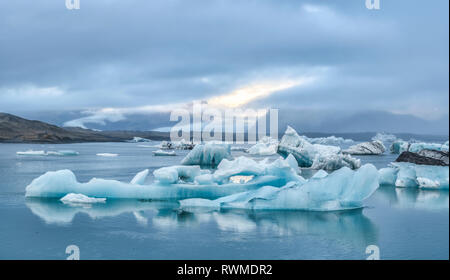 Eisberge an der Gletscherlagune Jokulsarlon, Southern Island ; Island Stockfoto