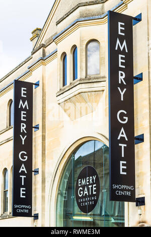 Schilder an der Hohen Strasse Eingang zum EMERY GATE Shopping Centre in Chippenham Wiltshire England Großbritannien Stockfoto