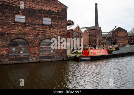 Blick auf Middleport pottery von Trent und Mersey Canal Leinpfad Stockfoto