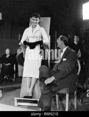 Audrey Hepburn und Regisseur Charles Crichton während einer Pause in Filmen, "Die Lavender Hill Mob', (1951) GFD Vereinigtes Königreich Datei Referenz # 33751 441 THA Stockfoto