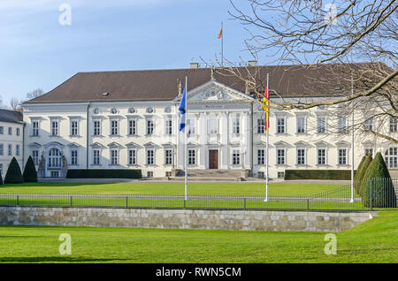 Berlin, Deutschland - 17. Februar 2019: Schloss Bellevue, das erste klassizistische Gebäude in Deutschland, die offizielle Residenz des Präsidenten der Bundesrepublik Deutschland Stockfoto