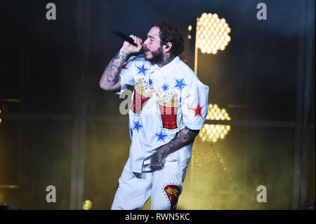 Post Malone führt während der Bud Light Super Bowl LIII Musik Fest am State Farm Arena in Atlanta mit: Post Malone Wo: Atlanta, Georgia, USA, wenn: 02 Feb 2019 Credit: WENN.com Stockfoto