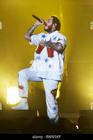 Post Malone führt während der Bud Light Super Bowl LIII Musik Fest am State Farm Arena in Atlanta mit: Post Malone Wo: Atlanta, Georgia, USA, wenn: 02 Feb 2019 Credit: WENN.com Stockfoto