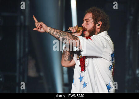 Post Malone führt während der Bud Light Super Bowl LIII Musik Fest am State Farm Arena in Atlanta mit: Post Malone Wo: Atlanta, Georgia, USA, wenn: 02 Feb 2019 Credit: WENN.com Stockfoto