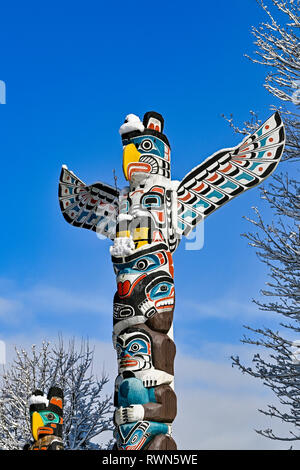 Totempfähle im Winter, Brockton Point, Stanley Park, Vancouver, British Columbia, Kanada Stockfoto