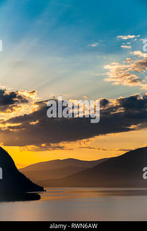 Sunrise Salmon Arm Bay, Shuswap Lake, Salmon Arm, British Columbia, Kanada Stockfoto