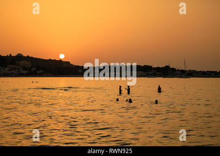 Sonnenuntergang am Strand von San Vito Lo Capo, Sizilien Stockfoto