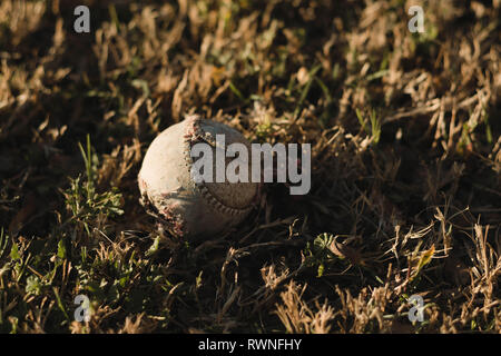 Alten zerrissenen Baseball Stockfoto