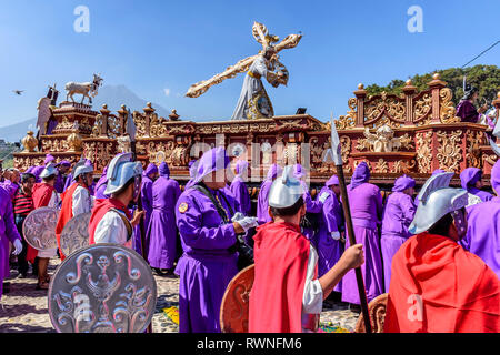 Antigua, Guatemala - 11. März 2018: Die fastenzeit Prozession in der Stadt mit dem berühmtesten Feierlichkeiten zur Karwoche in Lateinamerika. Stockfoto