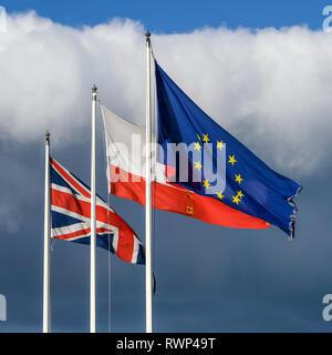 Drei Flaggen in einer Reihe, Flagge, Flagge Gibraltar Gibraltar, die Flagge der Europäischen Union; Stockfoto