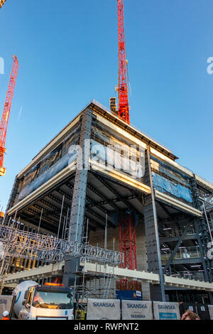 Skanska AB ist eine multinationale Konstruktion der Schale und Kern der neuen St Giles Circus Entwicklung Gebäude in der Charing Cross Road, London Stockfoto