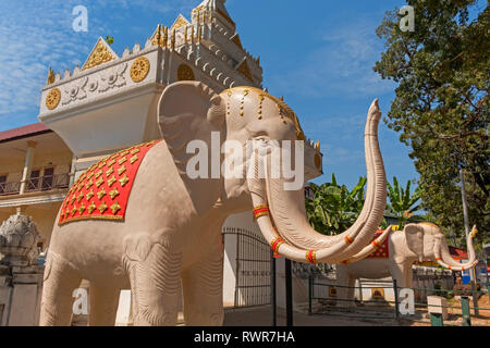 Elefant Statuen im Wat Ong Teu Vientiane Laos Stockfoto