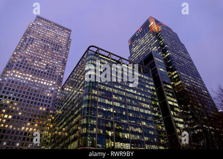 Hohes Bürogebäude, Canary Wharf, London, Großbritannien. Stockfoto