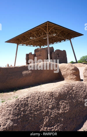 Eine alte Sonoran's Desert Menschen Landwirtschaft und 'Großen Haus' sind im Casa Grande Ruine erhalten Stockfoto