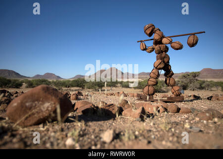 Eine einsame Stein Mann, Teil des Geheimnisses, das der Kunene Region im Norden Namibias. Stockfoto