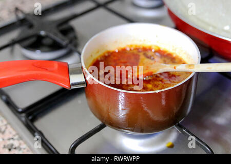 Türkische meatball Kochen und Pilze Stockfoto