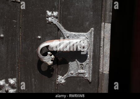 Alte Tür Verriegelung, St. Petri Kirche in der Altstadt von Buxtehude, Altes Land, Niedersachsen, Deutschland, Europa Stockfoto