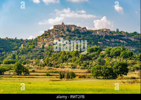 Frankreich. Vaucluse (84), Regionale Naturpark Luberon. Das Dorf Gordes klassifiziert schönsten Dorf in Frankreich. Stockfoto