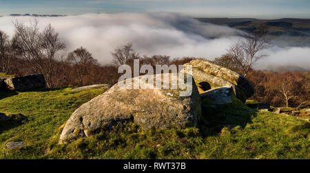 Nebel, Inversion in der Derwent Valley (von der Kante der Bole Hill Steinbruch) (14) Stockfoto