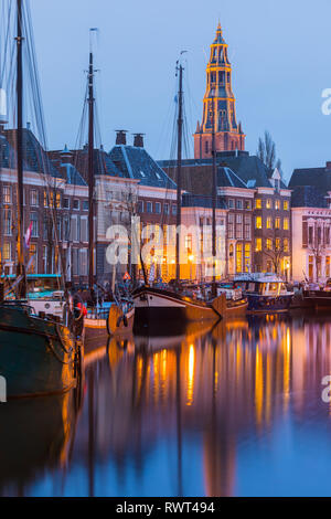 Hoge der A und Lage der sind die Namen der Straßen in Groningen auf beiden Seiten der A zwischen dem brugstraat und die visserstraat. Stockfoto