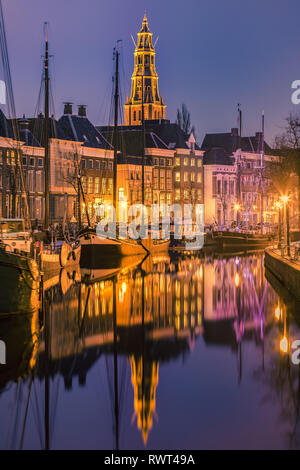 Hoge der A und Lage der sind die Namen der Straßen in Groningen auf beiden Seiten der A zwischen dem brugstraat und die visserstraat. Stockfoto