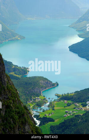 Lovatnet in Loen Stryn Norwegen gesehen vom Berg Hoven Stockfoto