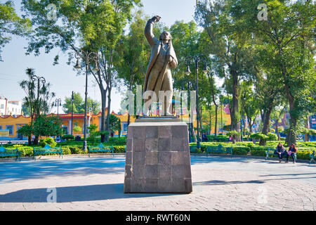 Coyoacan, Mexiko City, Mexiko - 20 April 2018: Miguel Hidalgo, Statue vor der Pfarrkirche von San Juan Bautista auf Hidalgo Square in Coyoacan Stockfoto