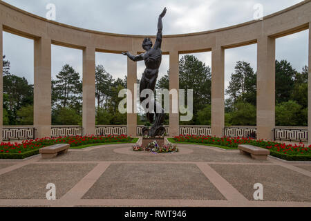 Die Wand der fehlt und das Denkmal in der Normandie amerikanischen Friedhof, Colleville-sur-Mer, Frankreich. Stockfoto