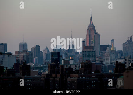 New York Landschaften, Stadtansichten und Blick auf die Straße. Der berühmten Land Marken wie Gedenkstätte, Bräute und anderen städtischen Blick in den schönen Licht des Tages ein Stockfoto