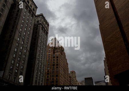 New York Landschaften, Stadtansichten und Blick auf die Straße. Der berühmten Land Marken wie Gedenkstätte, Bräute und anderen städtischen Blick in den schönen Licht des Tages ein Stockfoto